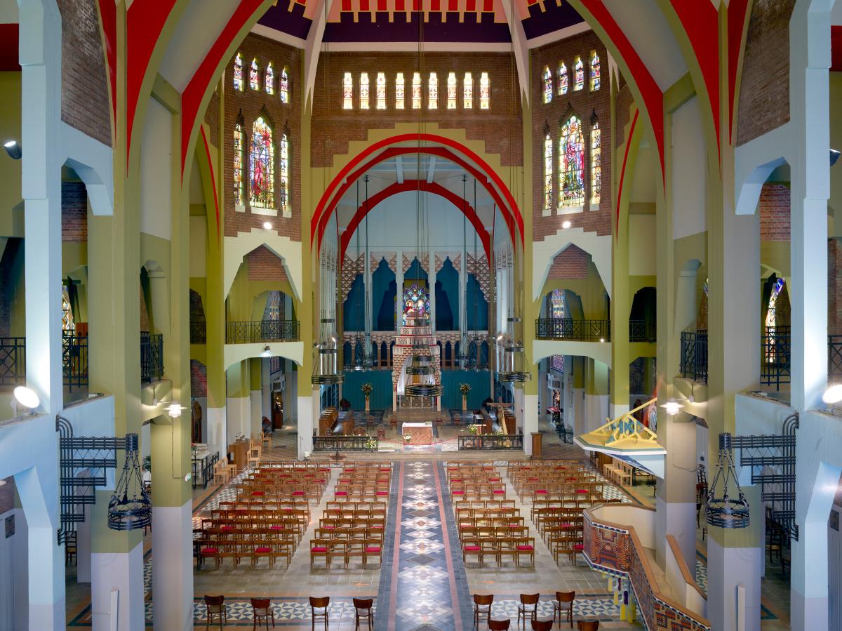 Vue intérieure vers le choeur, à l'est, depuis la tribune ouest.