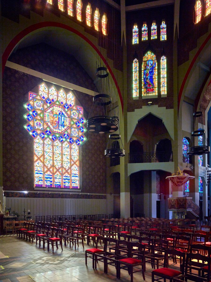 Verrière du bras sud du transept.