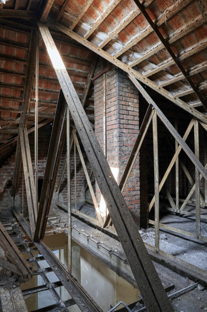 Ferme métallique du logement du chef d'élevage.
