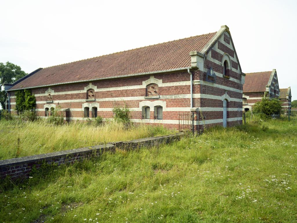 Vue nord-est des anciennes porcheries.