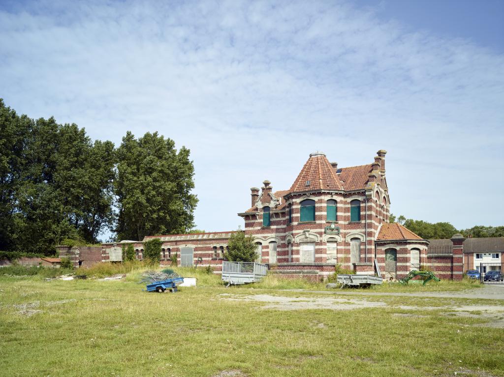Vue d'ensemble du logement du chef d'élevage, depuis l'ouest.