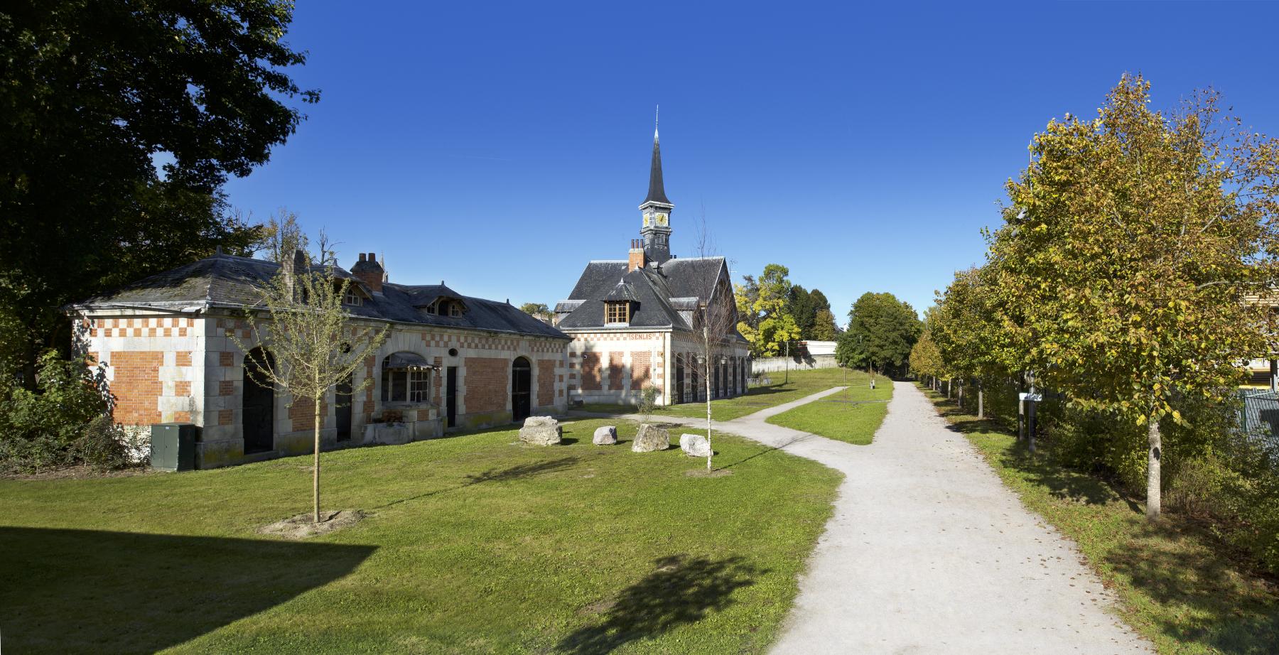 Vue d'ensemble depuis l'ancienne voie ferrée transformée en voie verte.
