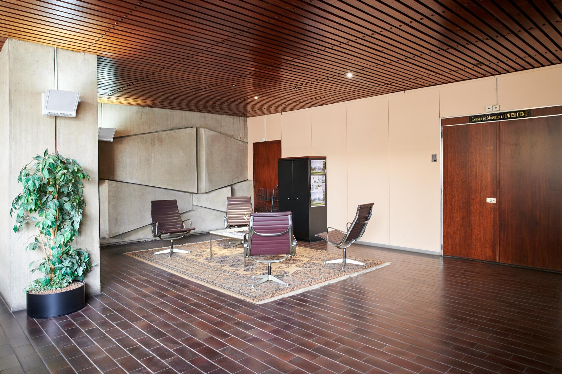 Salle d’attente du bureau du président du tribunal (mezzanine est, premier étage du bâtiment bas).