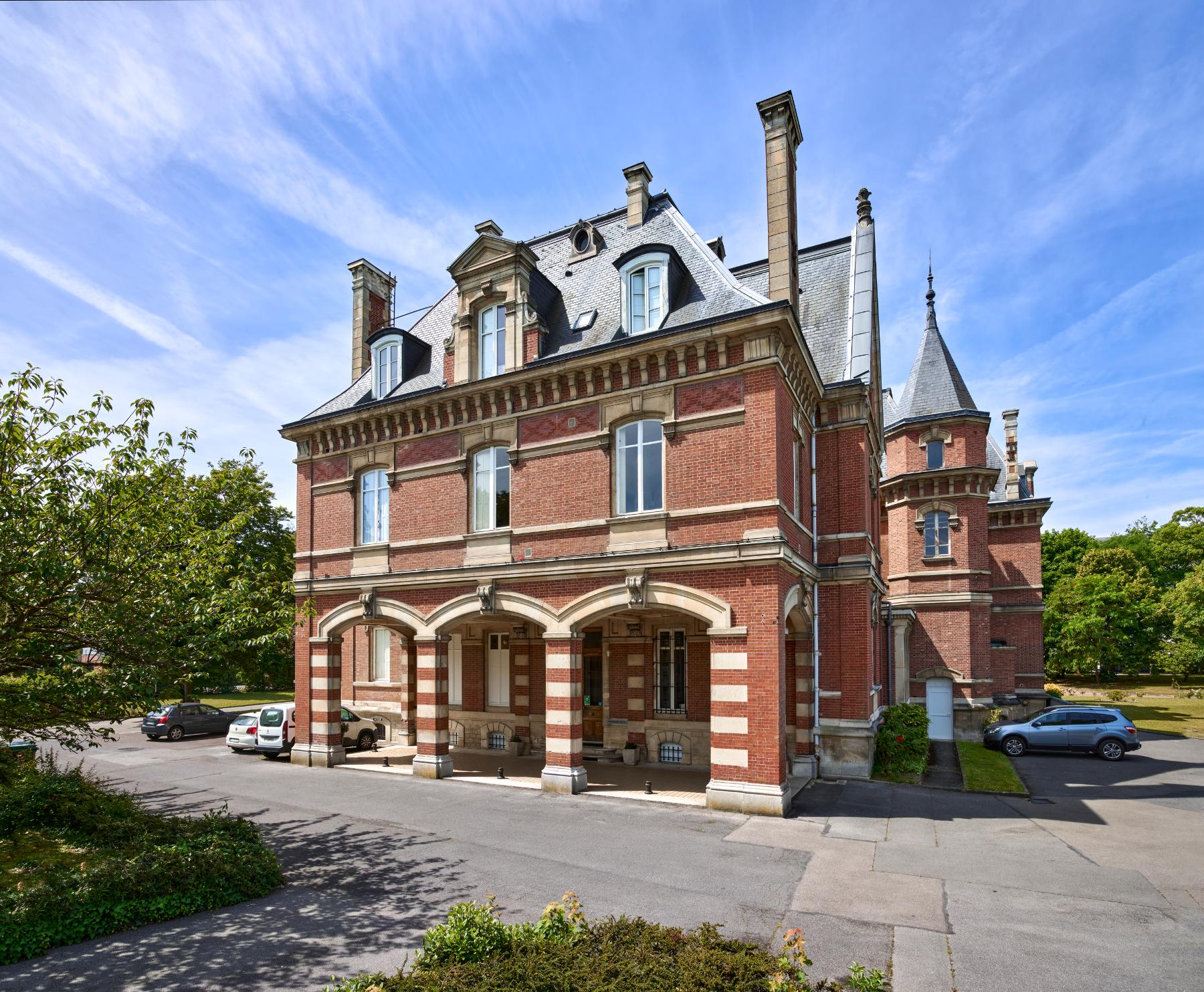 Vue sud-ouest de la villa du comte Foy, actuel lycée Pierre-d'Ailly.