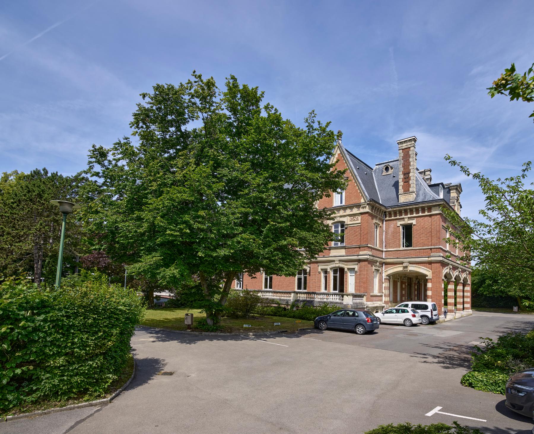 Vue nord-ouest de la villa du comte Foy, actuel lycée Pierre-d'Ailly.