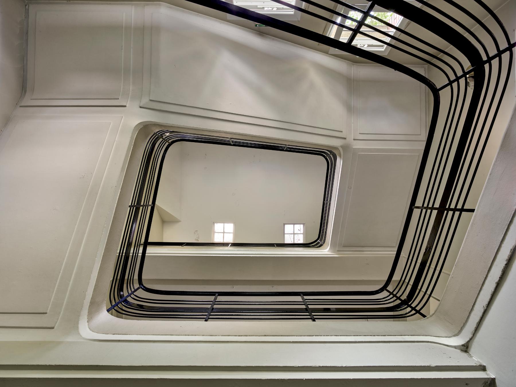 Escalier de l'internat des filles, bâtiment B du lycée Pierre-d'Ailly.