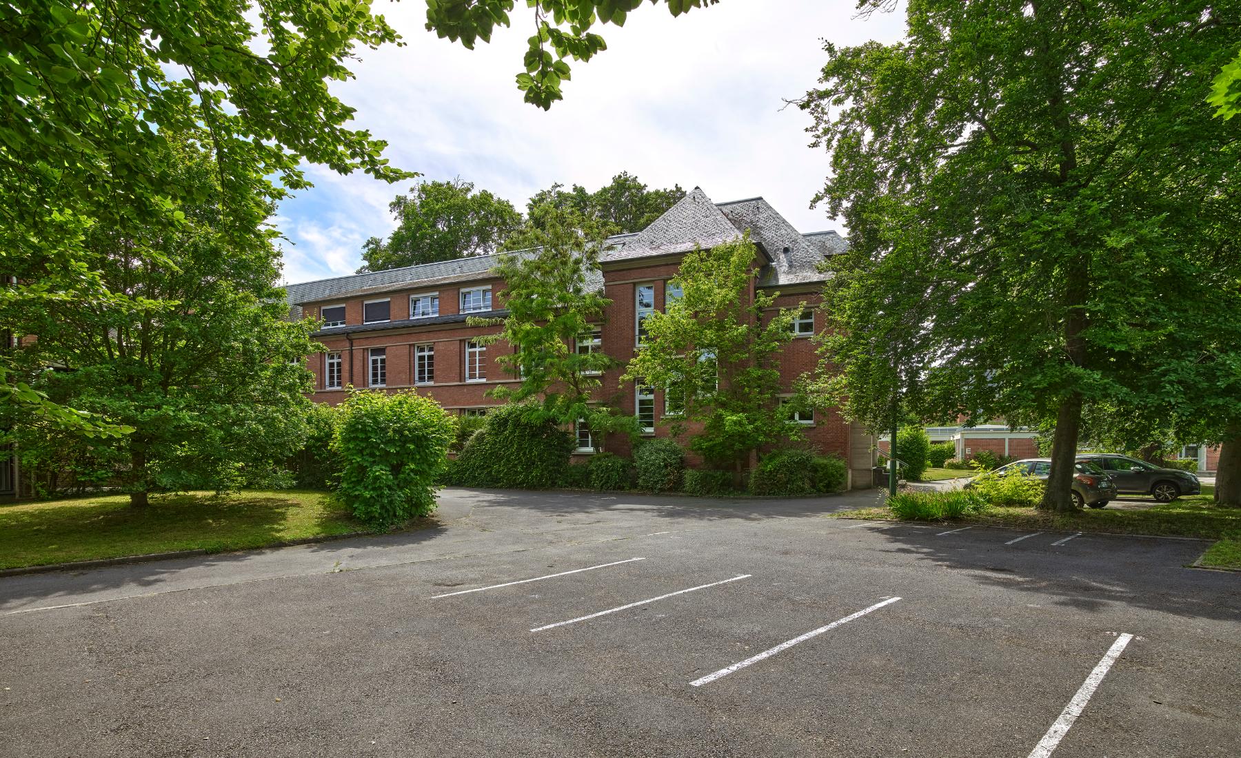 Bâtiment B du lycée Pierre-d'Ailly, internat. Vue prise depuis l'ouest.