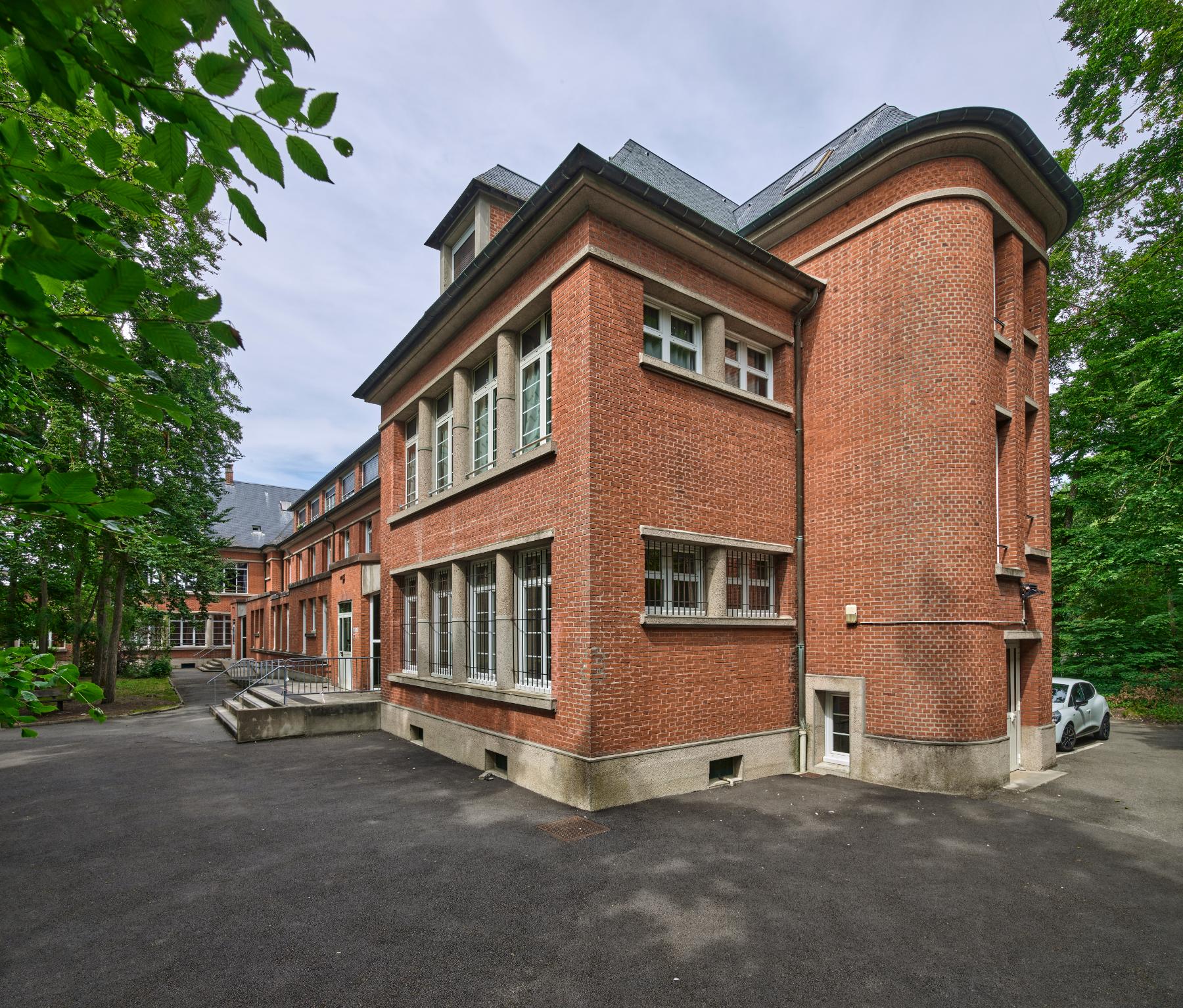 Bâtiment A du lycée Pierre-d'Ailly. Vue prise depuis le nord-est.
