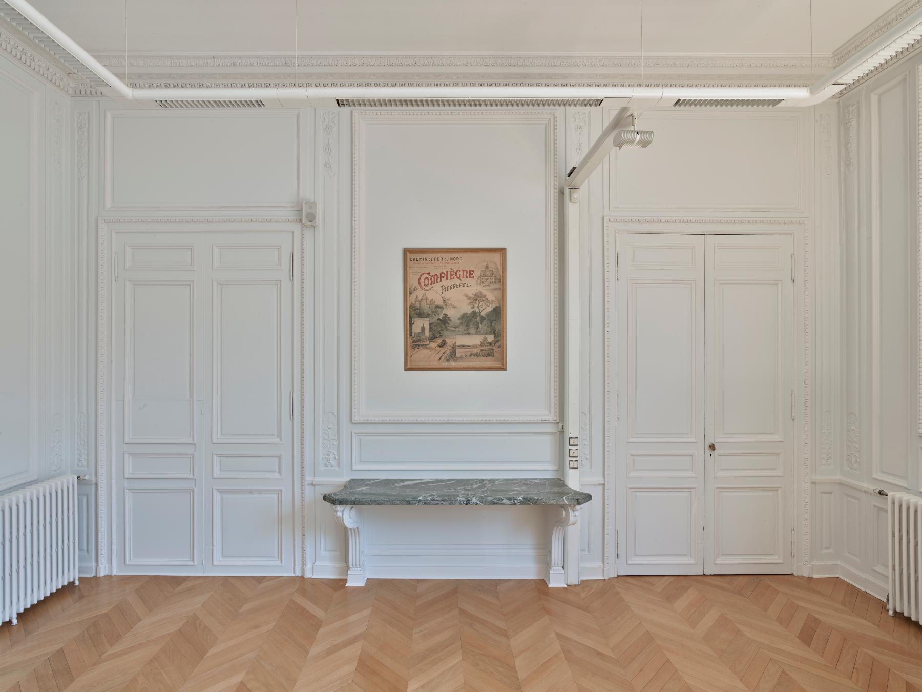 Console dans le grand salon de la villa du comte Foy, actuel bureau des professeurs.