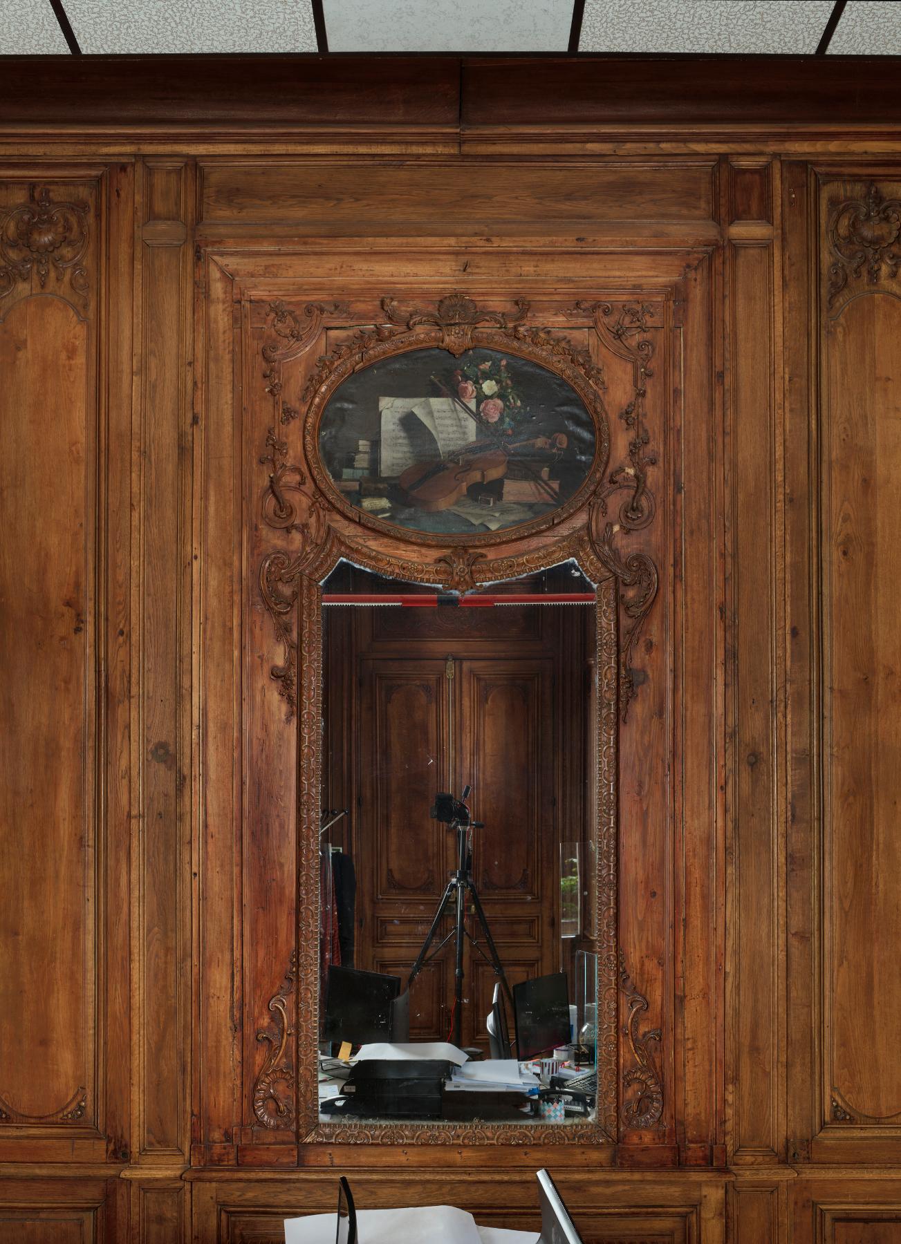 Trumeau de la cheminée du salon de musique de la villa du comte Foy, actuel bureau du secrétariat.