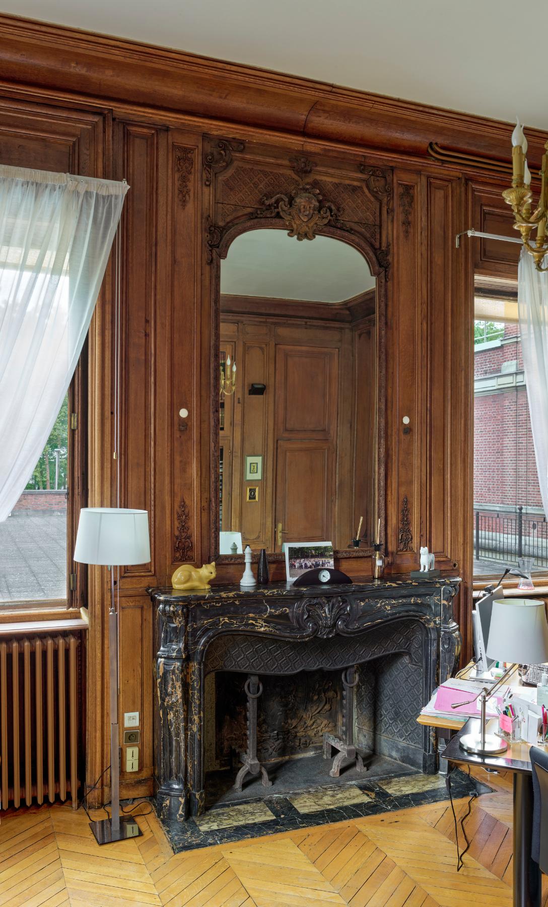 Cheminée de l'ancien fumoir de la villa du comte Foy.