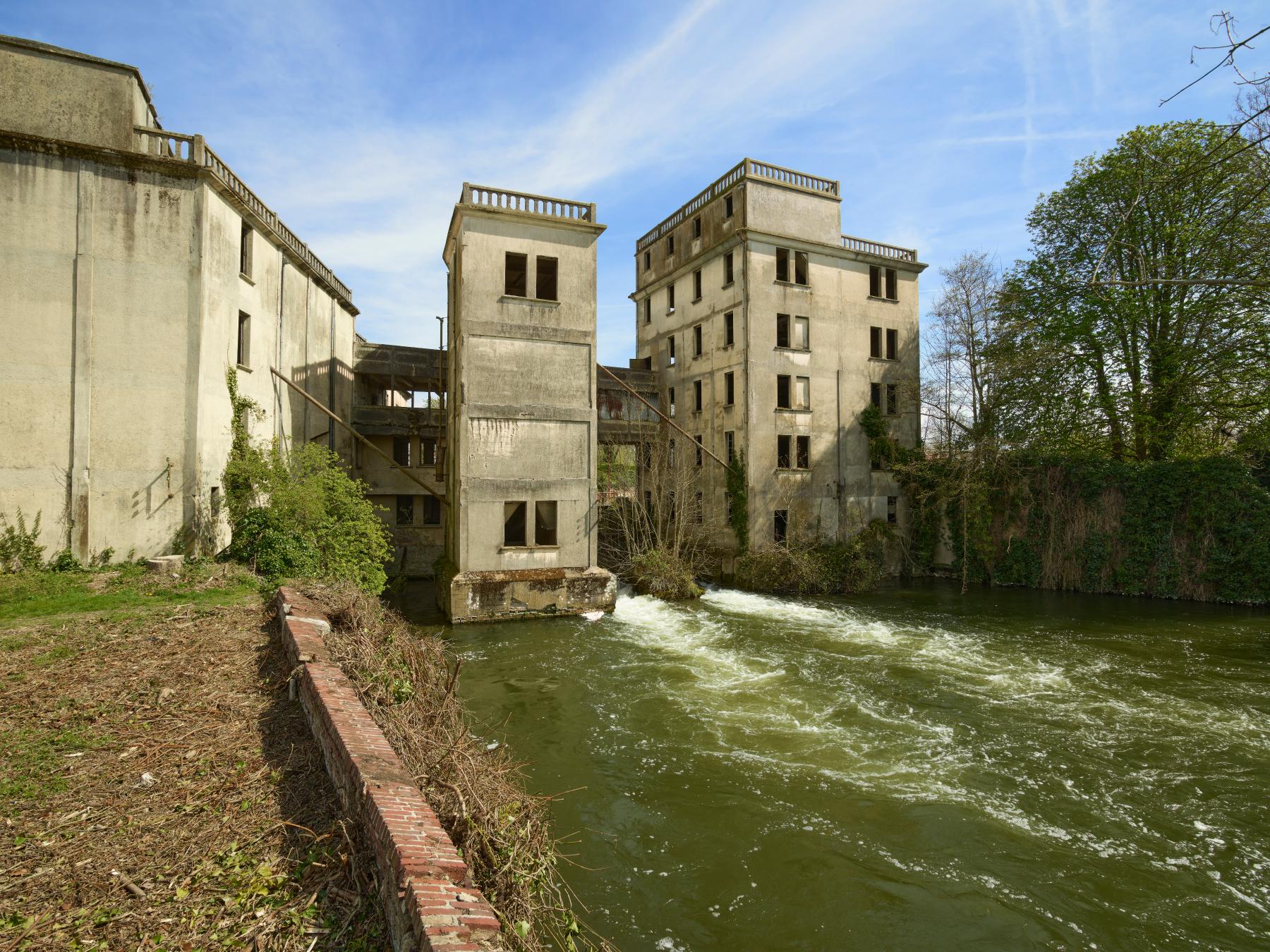 Vue d'ensemble ouest de la minoterie.