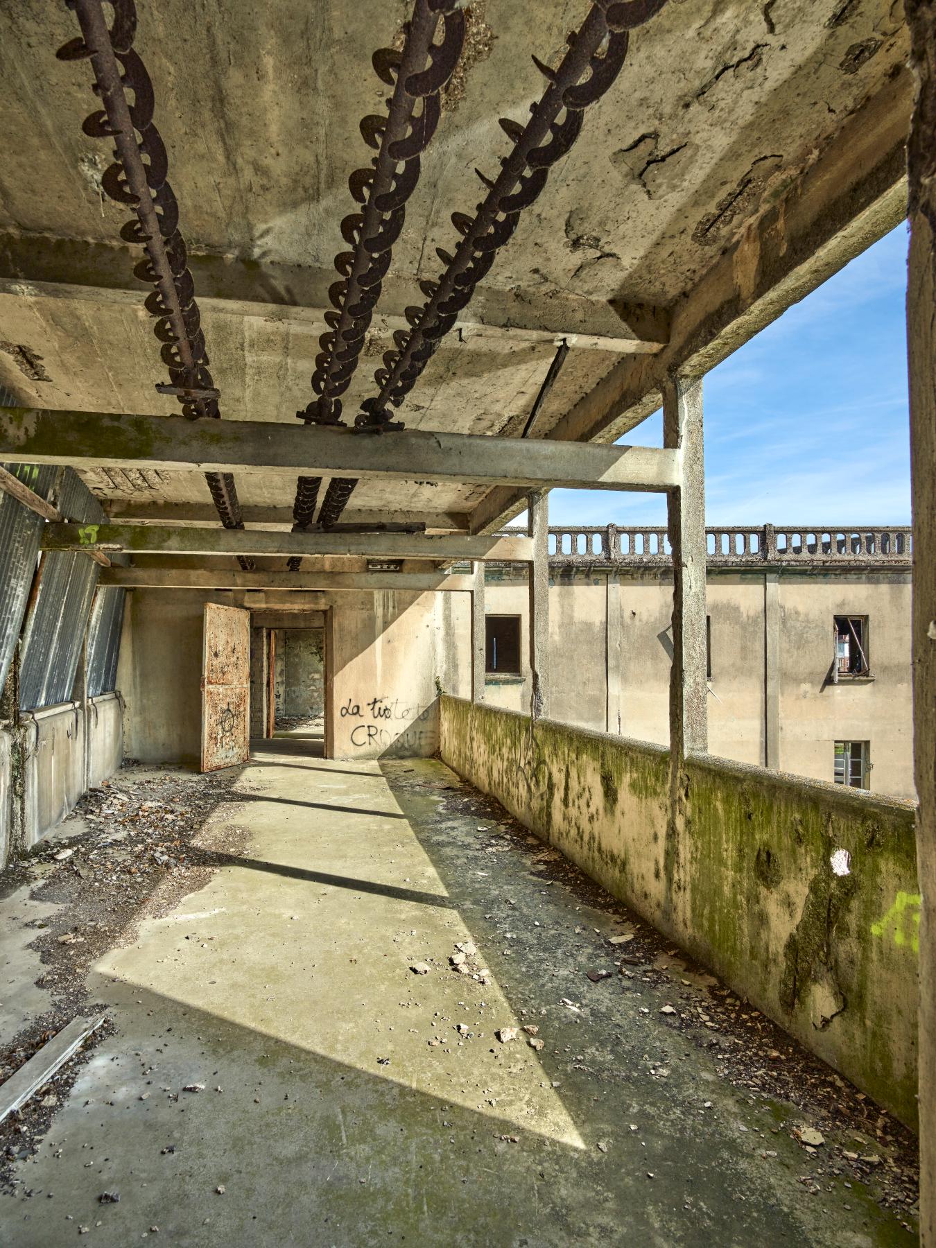 Passerelle reliant les deux corps de bâtiments de la minoterie.