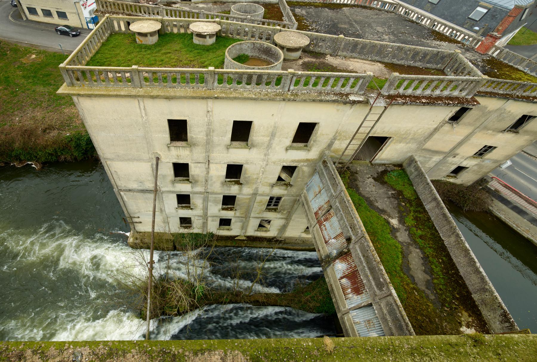 La passerelle reliant les deux corps de bâtiments de la minoterie, vue de dessus.