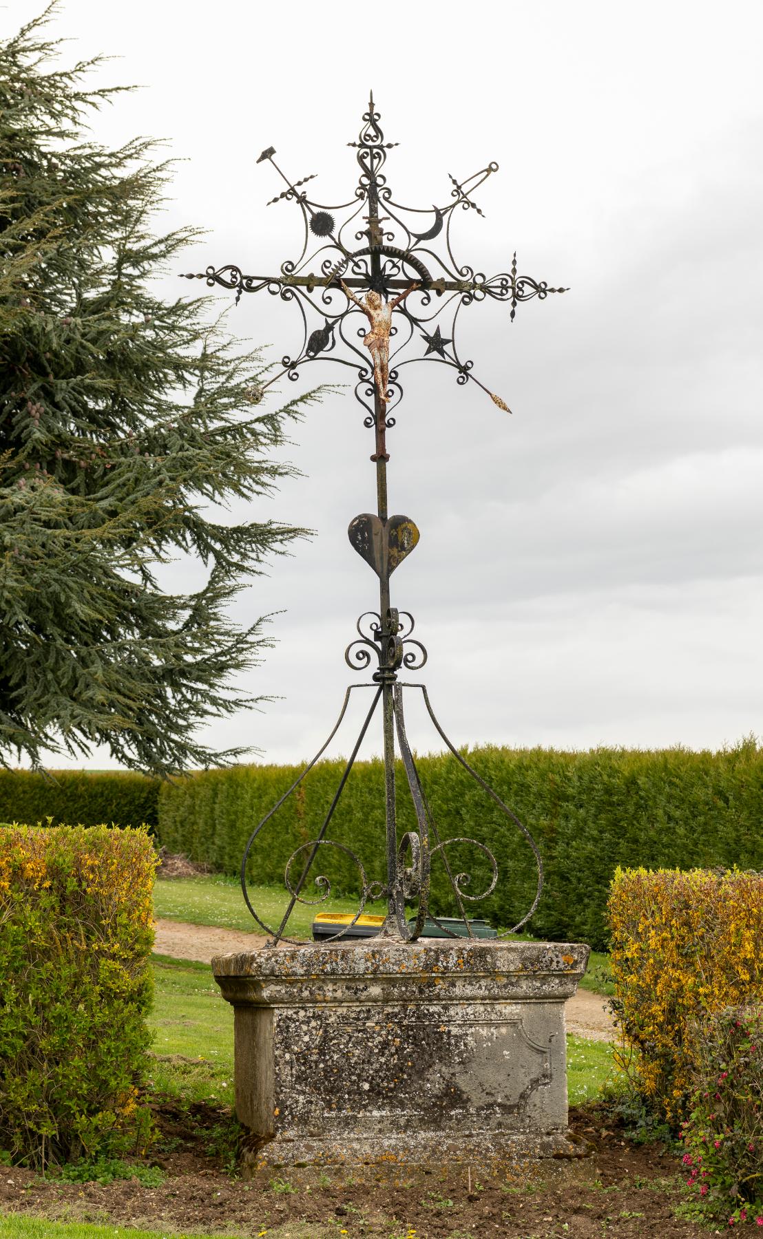 Croix dite "Calvaire Billet", sortie est du village vers Coiseaux, vue prise depuis le sud. 