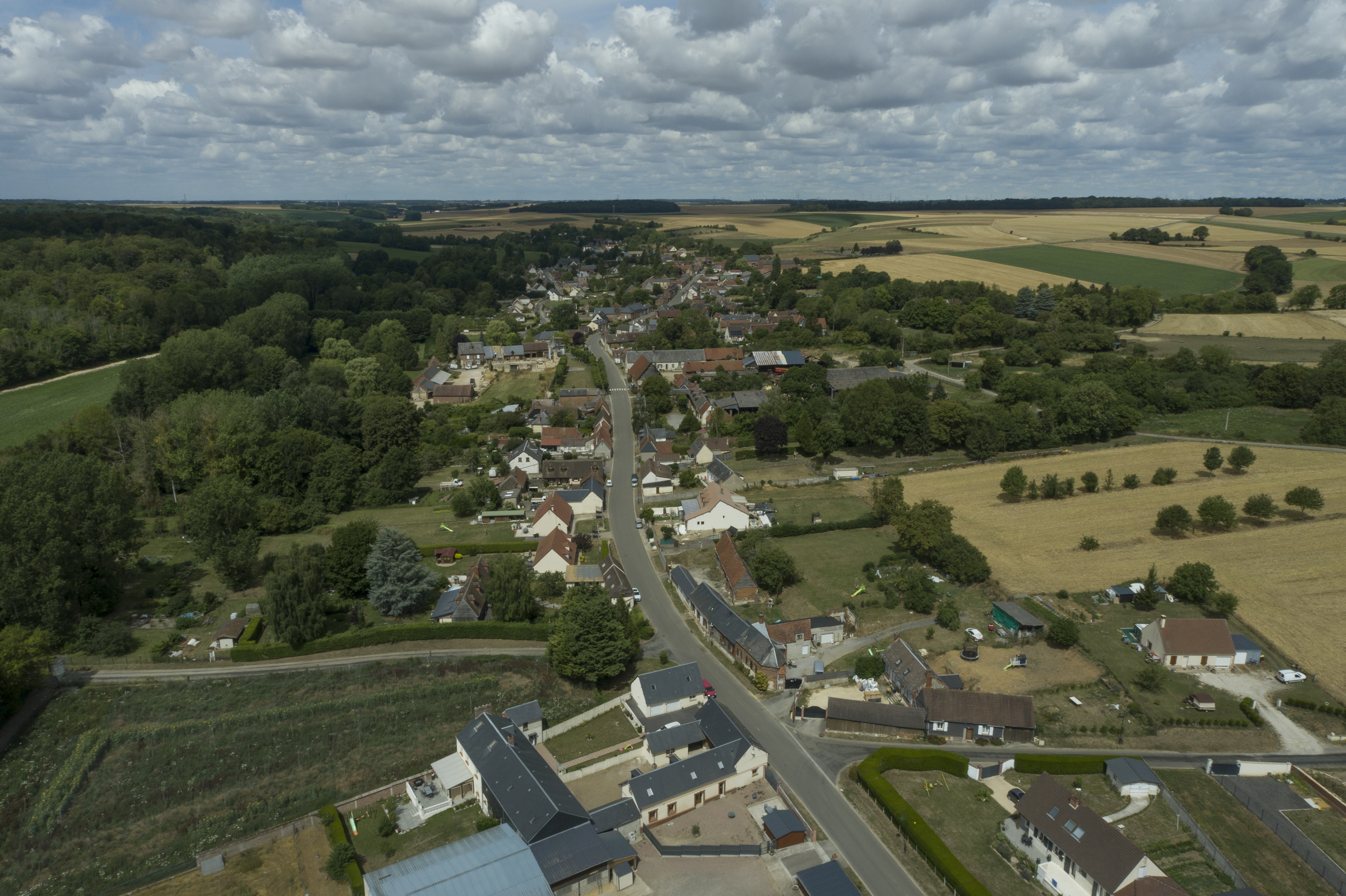 Vue aérienne depuis l'est du village.
