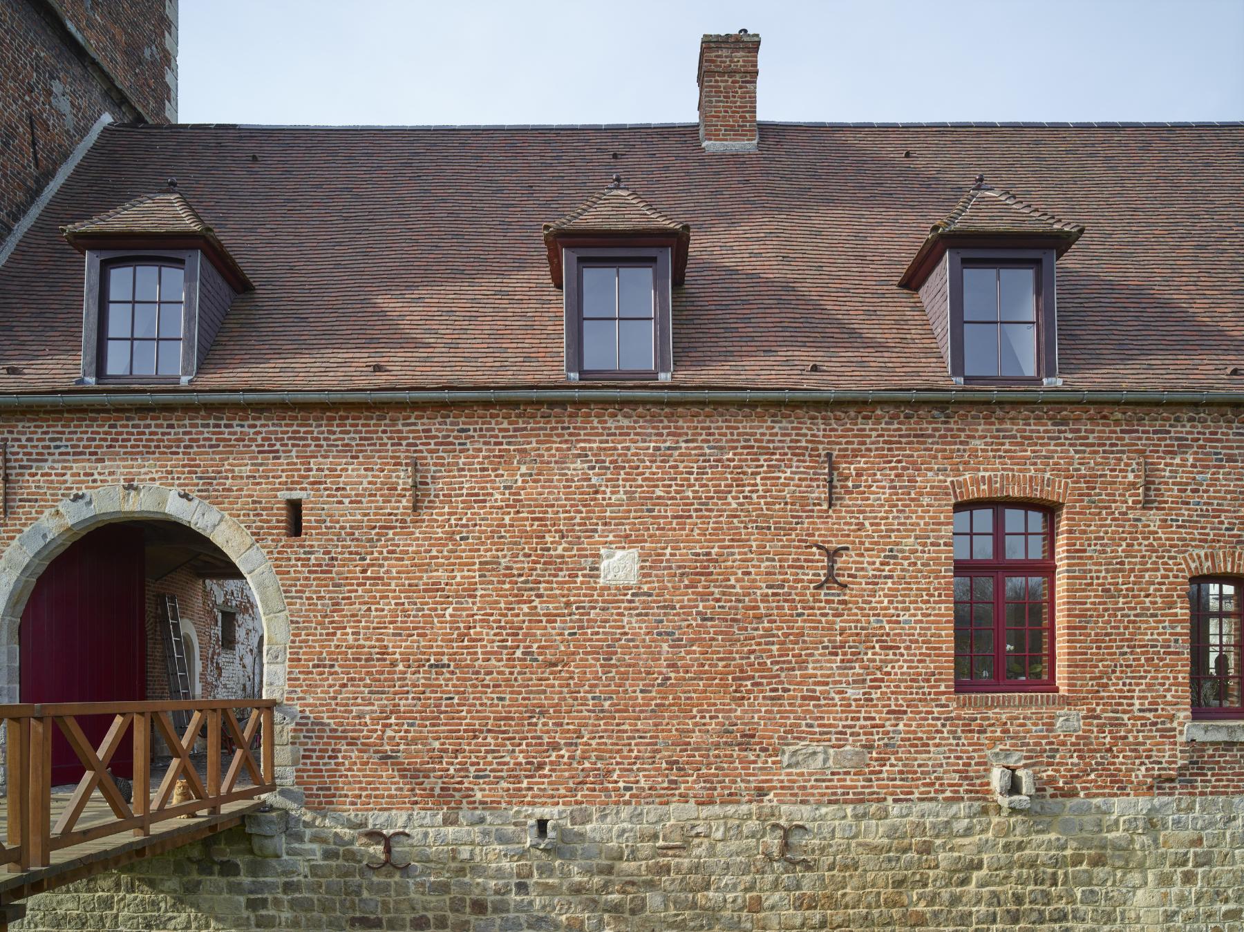 Façade est de la ferme. Seconde entrée charretière.