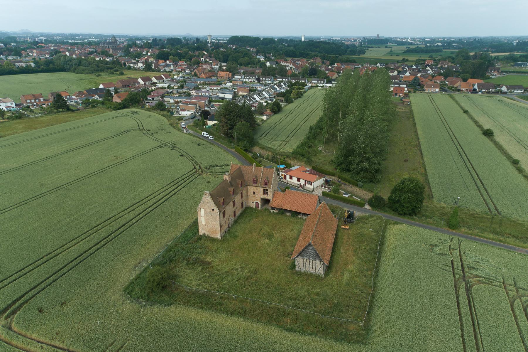 Vue aérienne depuis l'est.