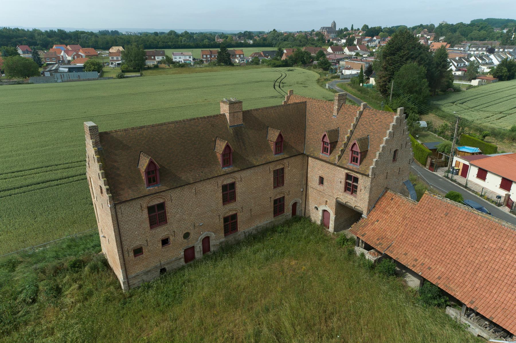 Vue aérienne du logis.