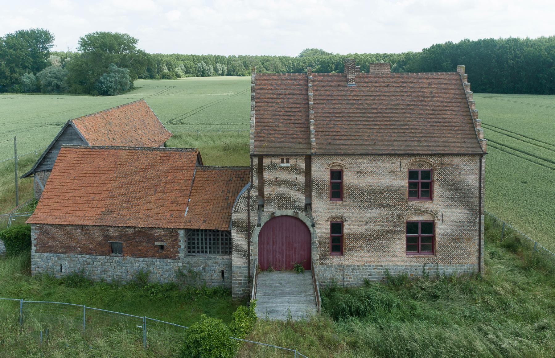 Vue aérienne de la façade sur rue.