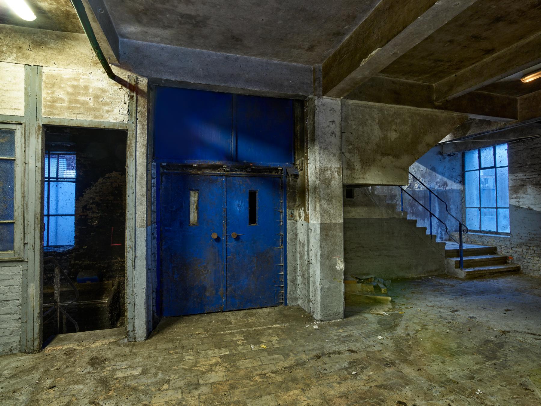 Bâtiment A, monte-charge depuis le rez-de-chaussée.