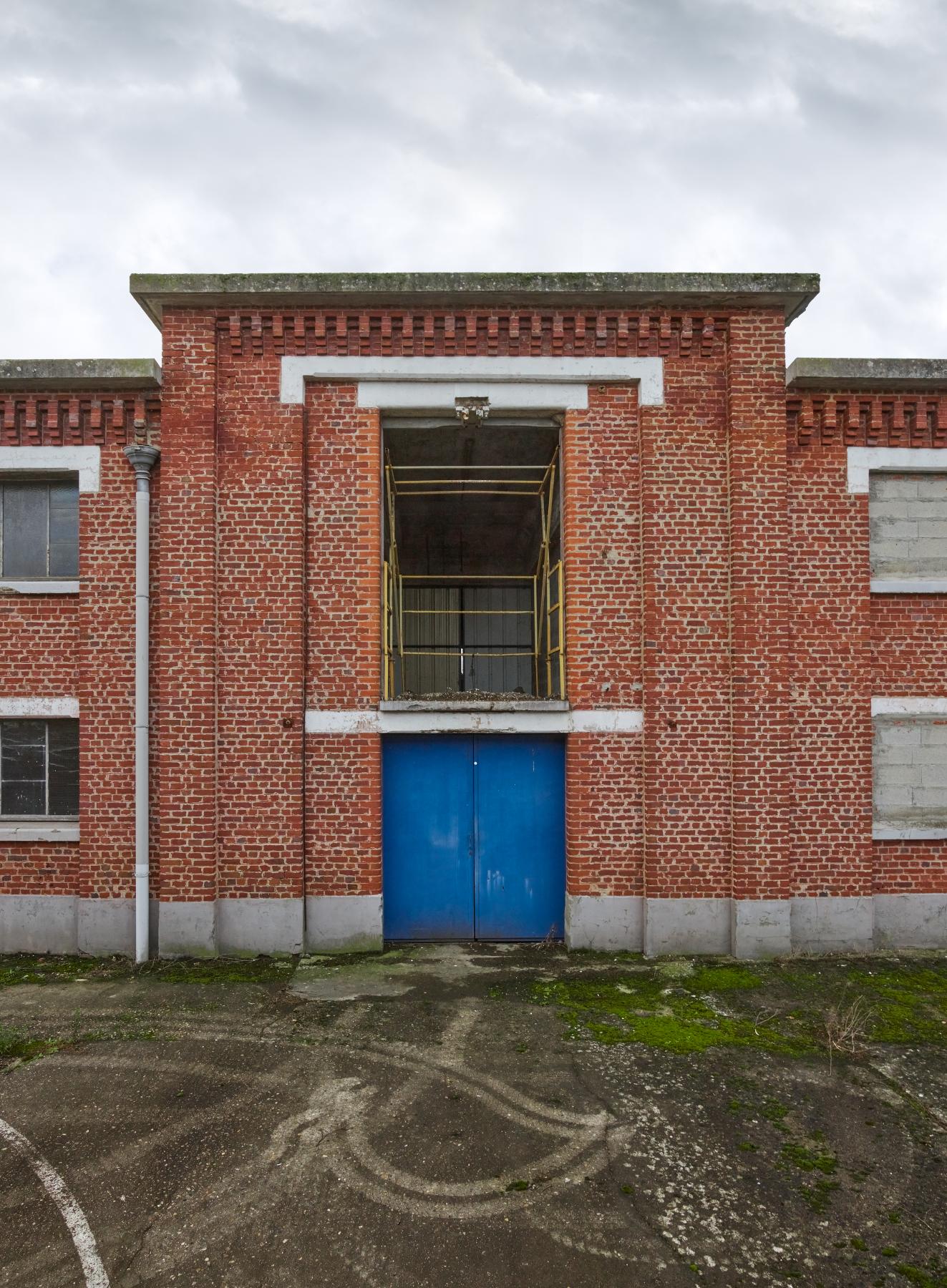 Entrée des entrepôts sur la façade est (bâtiment E).