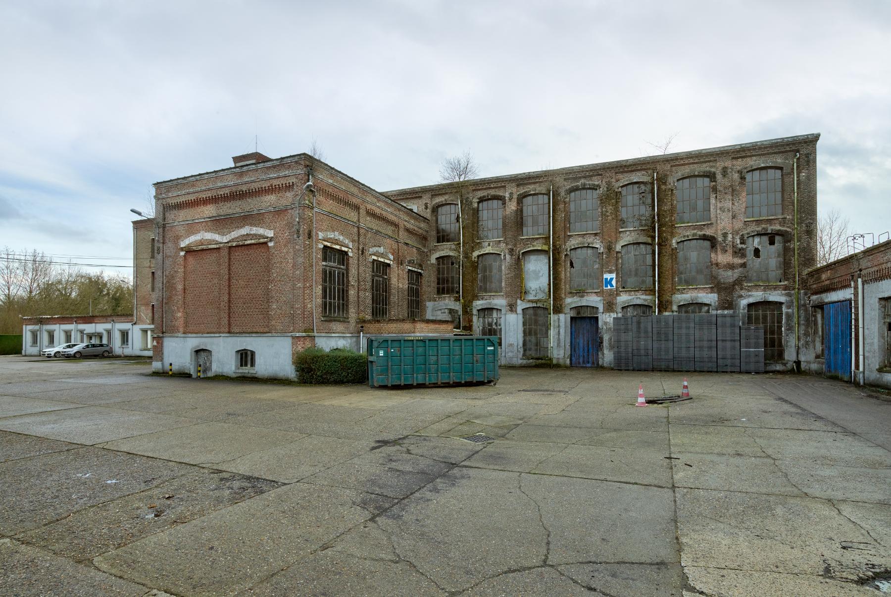 Vue d'ensemble nord de l'ancienne chaufferie et de l'atelier de fabrication (bâtiment K).
