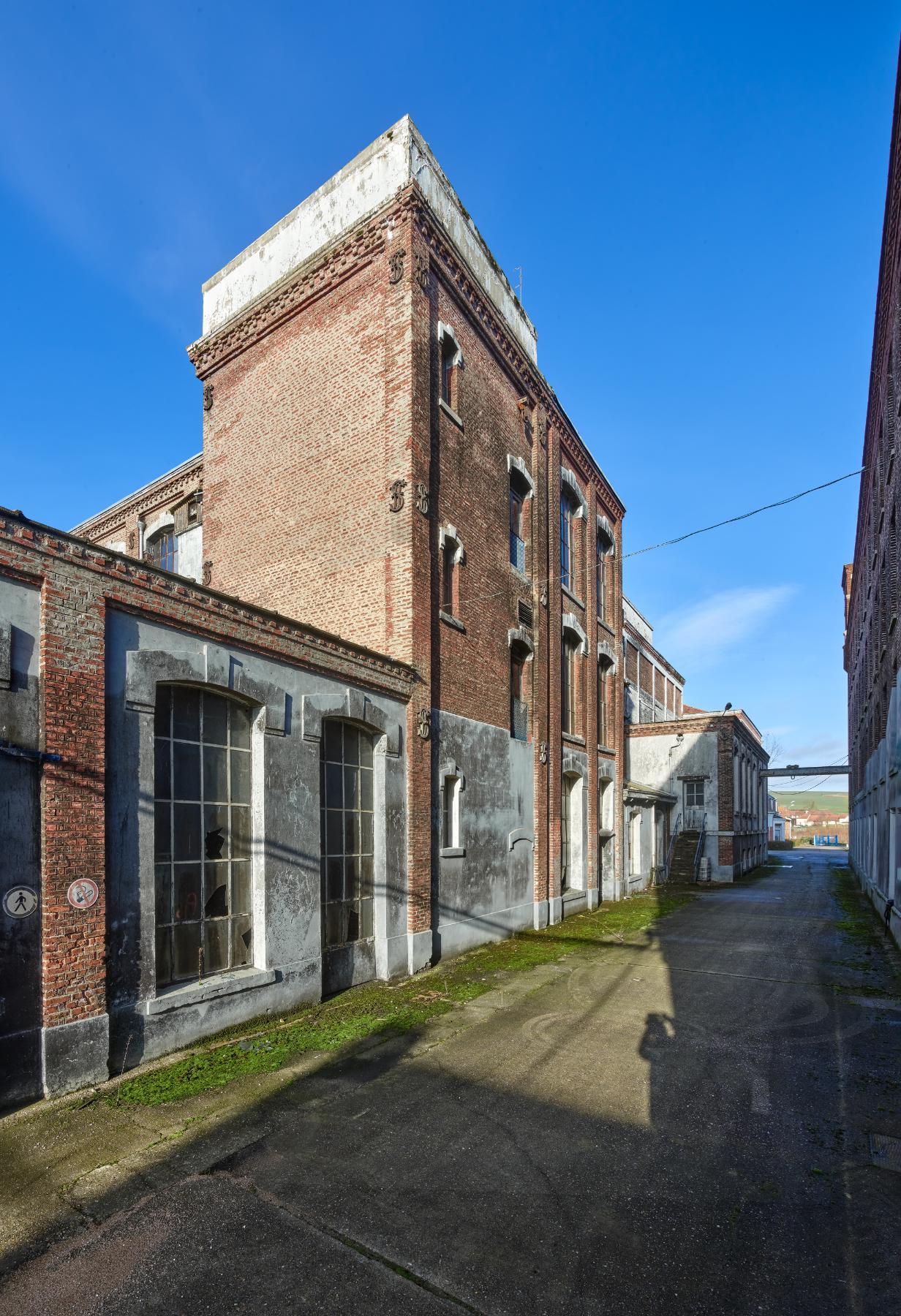 Façade est de l'ancien atelier de fabrication (bâtiment K).
