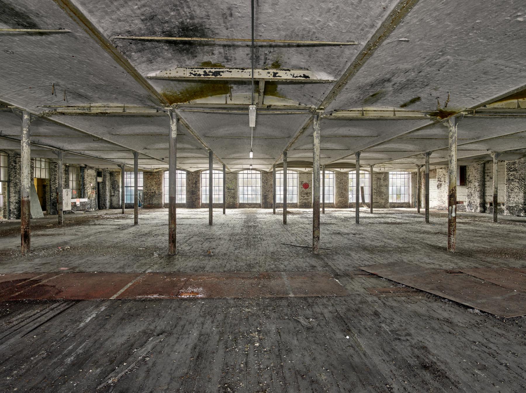 Vue d'ensemble, intérieur vers le sud du premier étage de l'atelier de fabrication (bâtiment K).