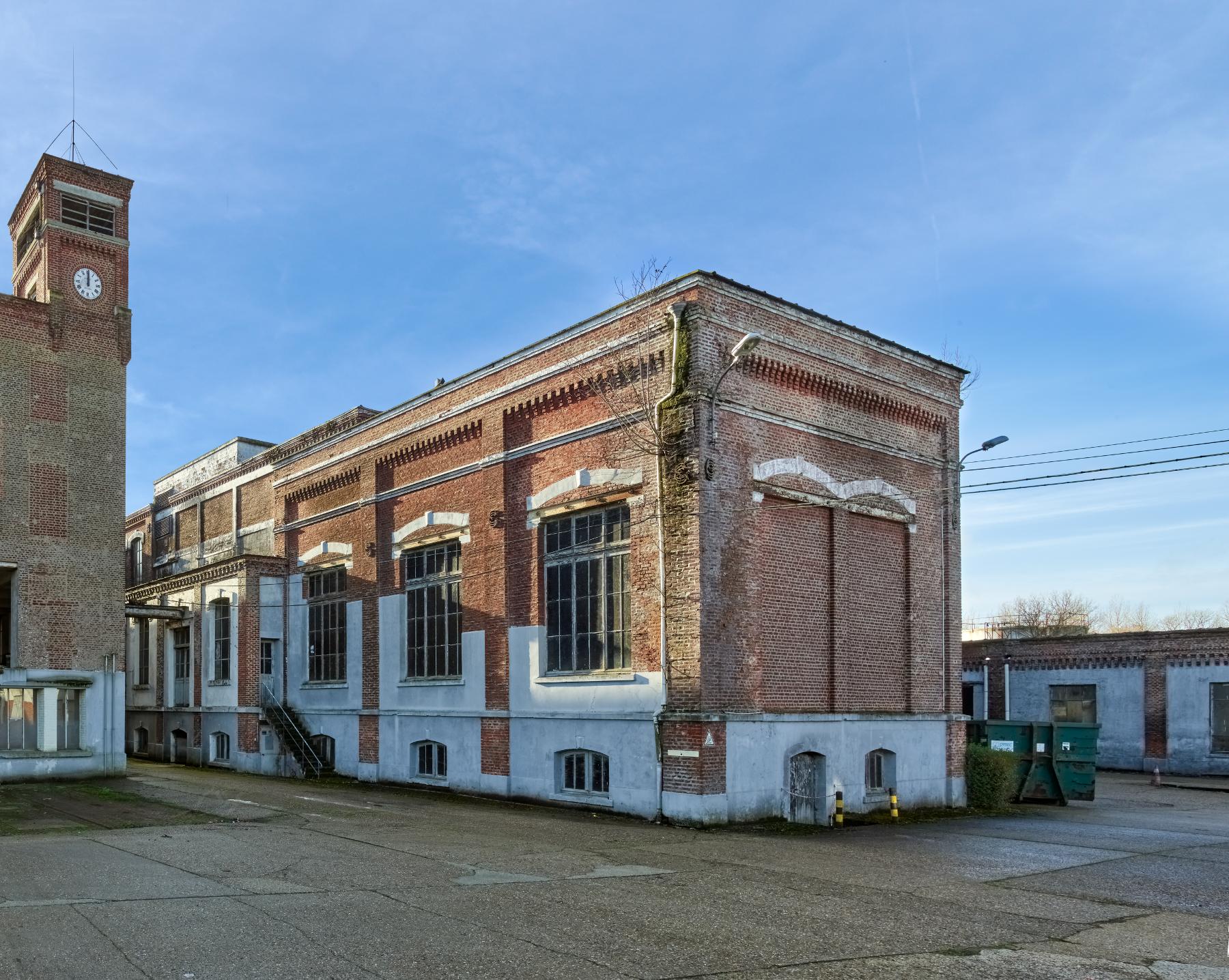 Vue générale nord-est de la salle des machines attenante à l'atelier de fabrication.
