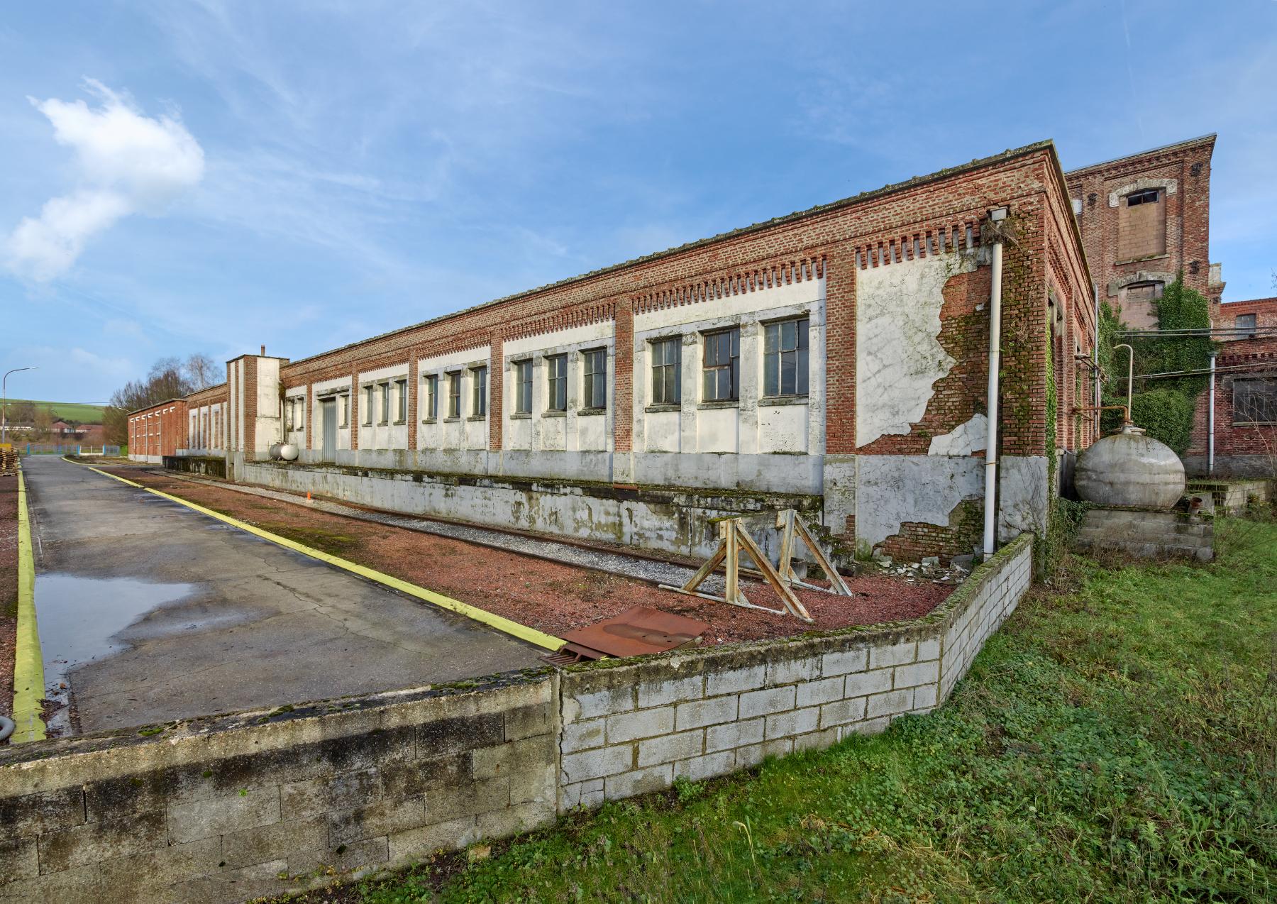 Magasins avec butée de l'embranchement ferroviaire (batiment K).