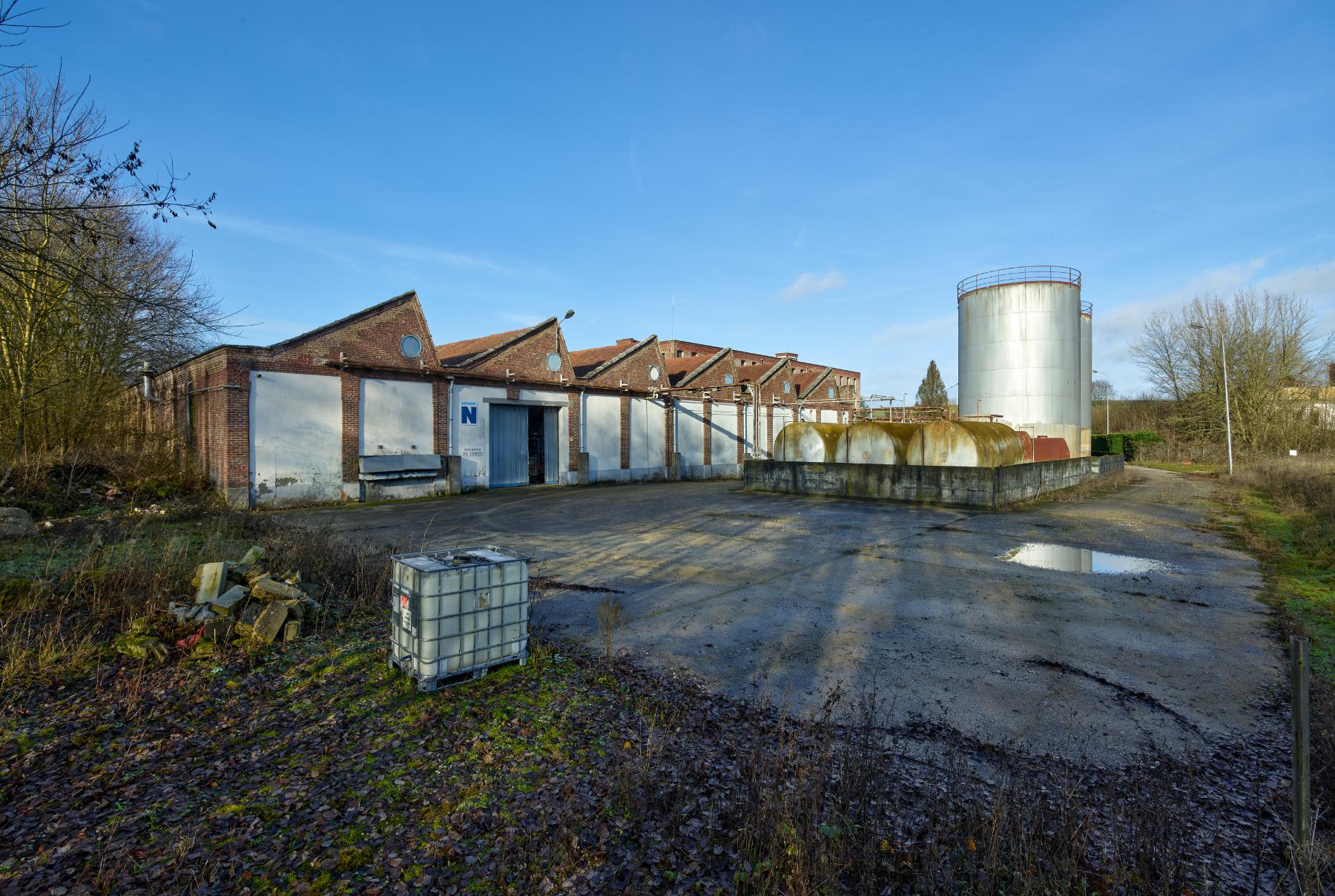 Façade est d'un des ateliers transformé en laboratoire (bâtiment N).