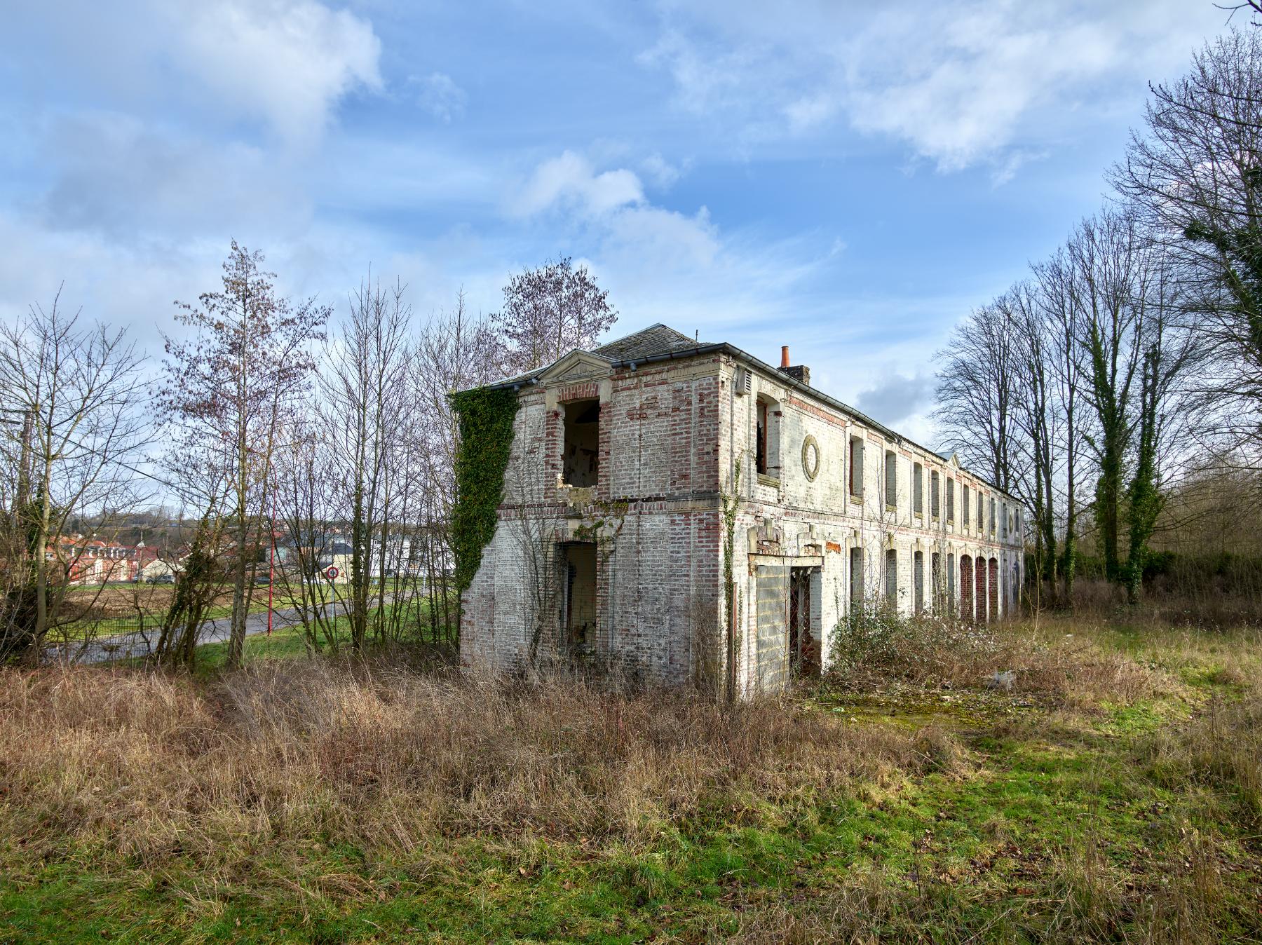 Dépendance du logement patronal, vue de trois quarts.