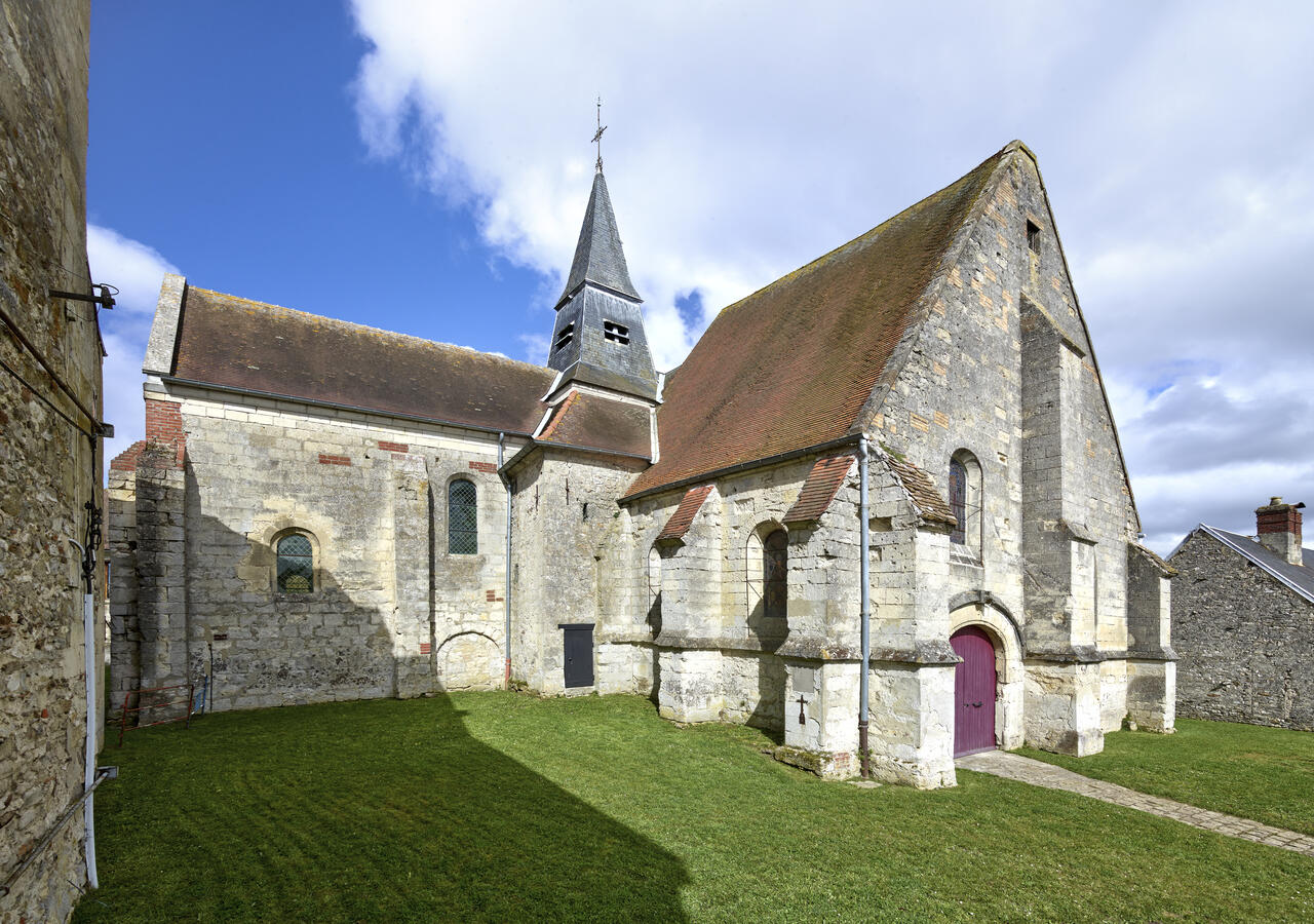 Vue de l'entrée du transept et de l'élévation sud de la nef.