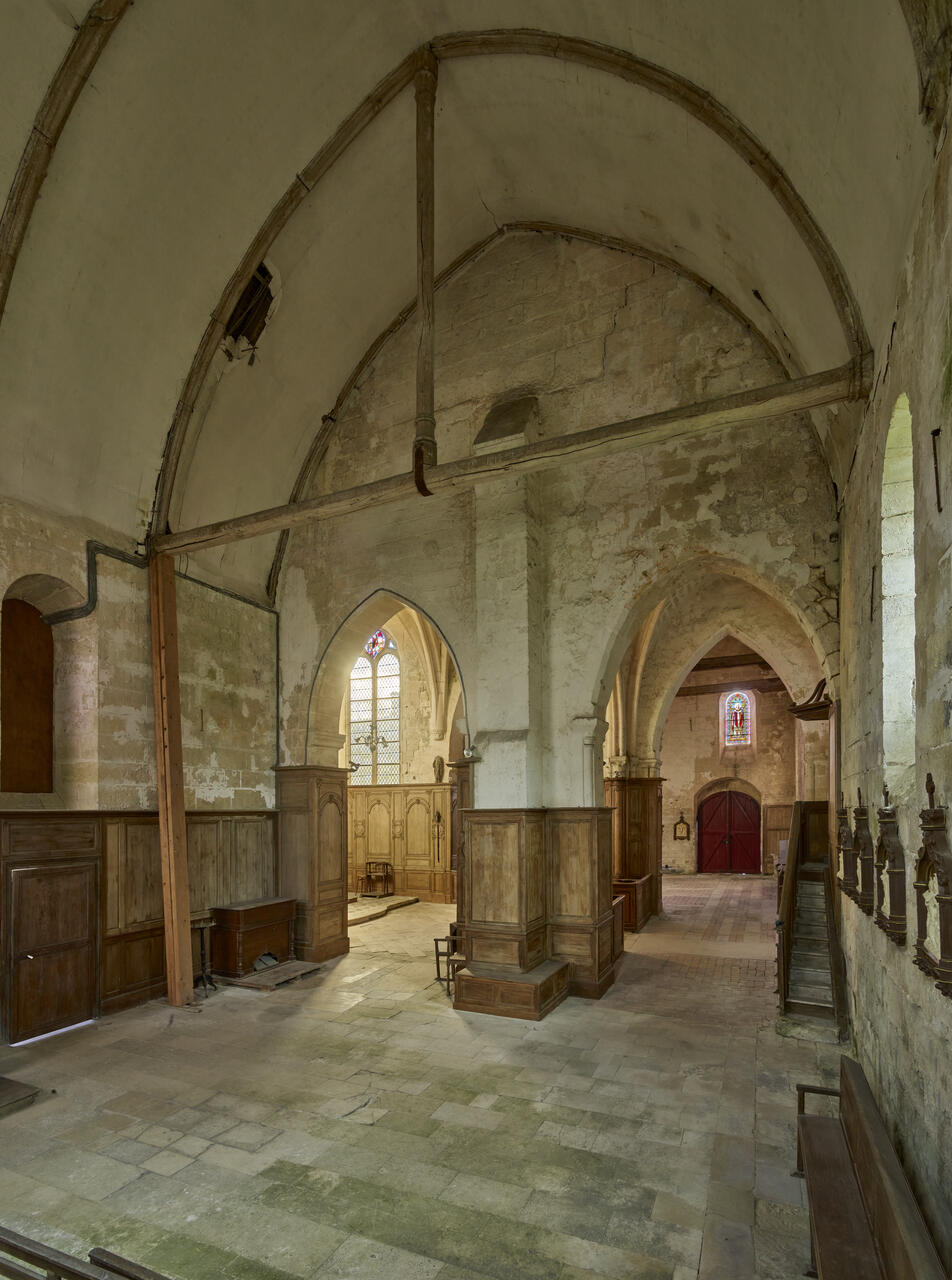 Vue de l'ensemble du transept depuis le nord.