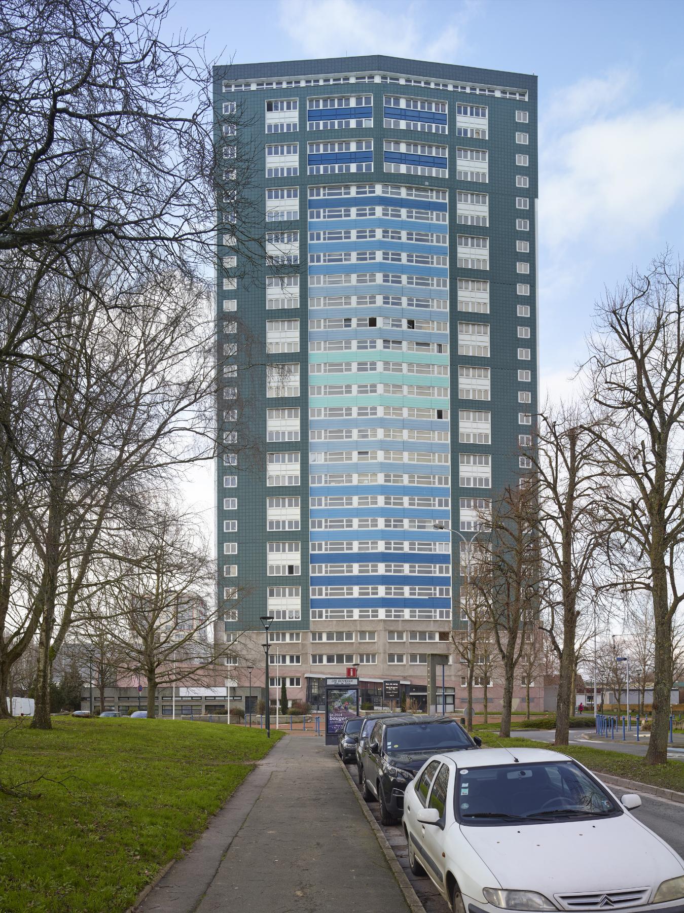 La façade Est (plan rapproché), depuis la rue Vincent-Auriol.