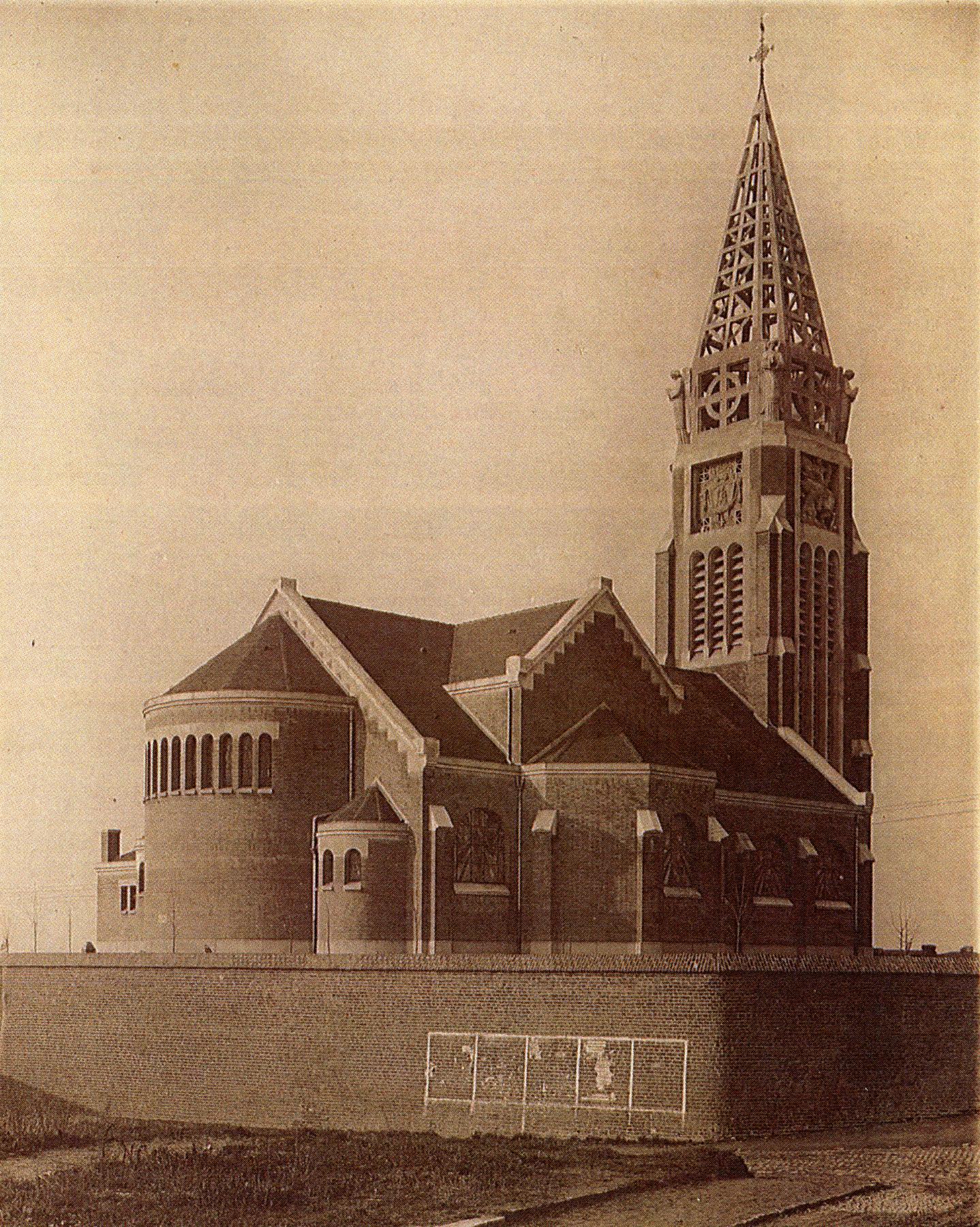 Façade nord de l'église en 1929. Photographie prise par l'architecte (A diocésaines Cambrai ; 7 L 01.75).