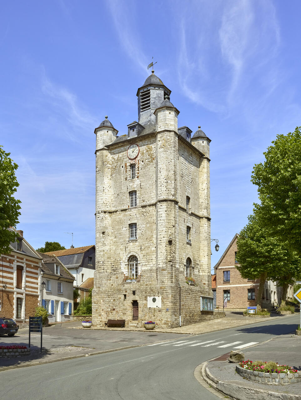 vue d'ensemble du beffroi depuis le sud.