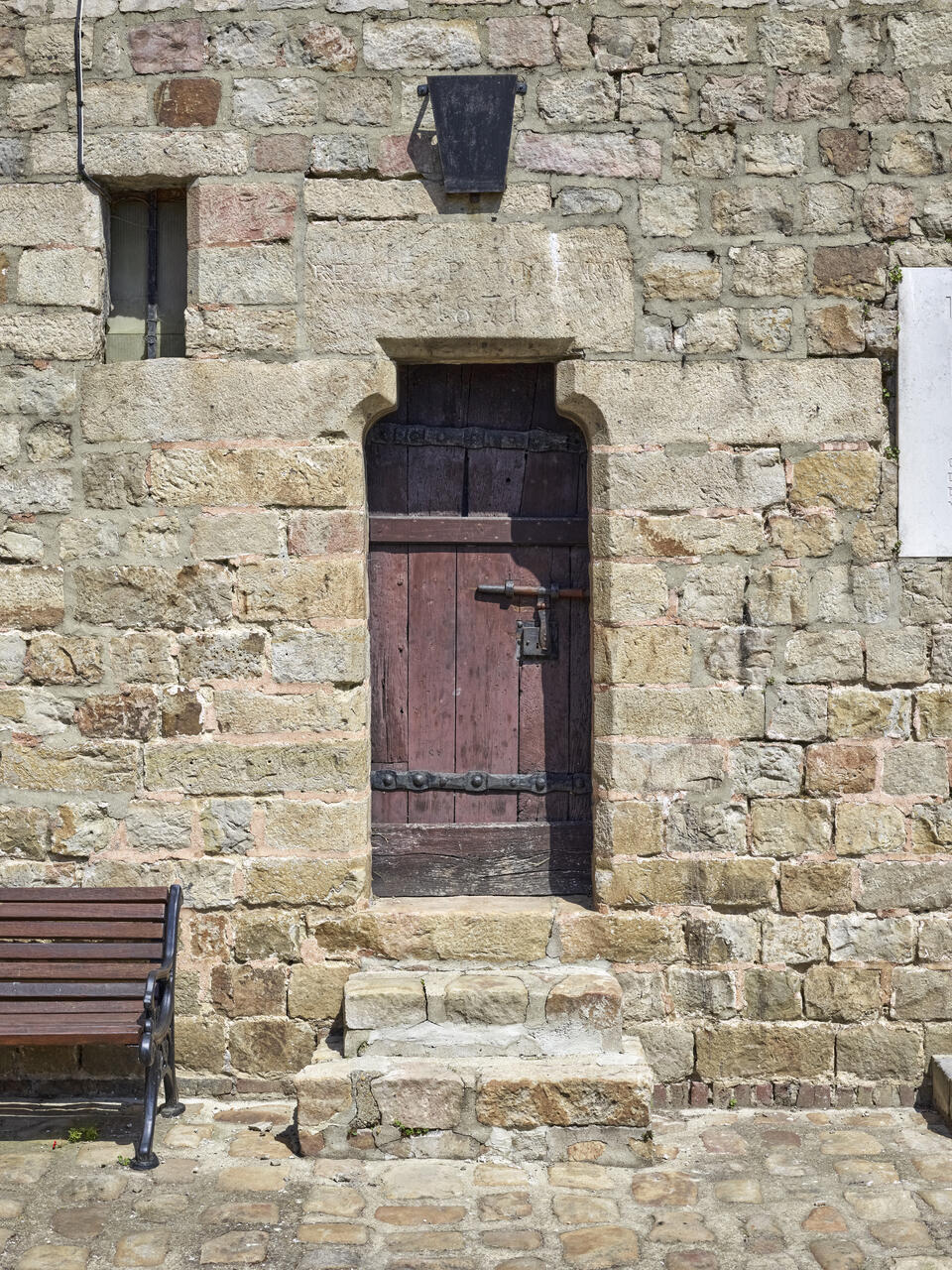 Entrée sud du beffroi desservant la prison.