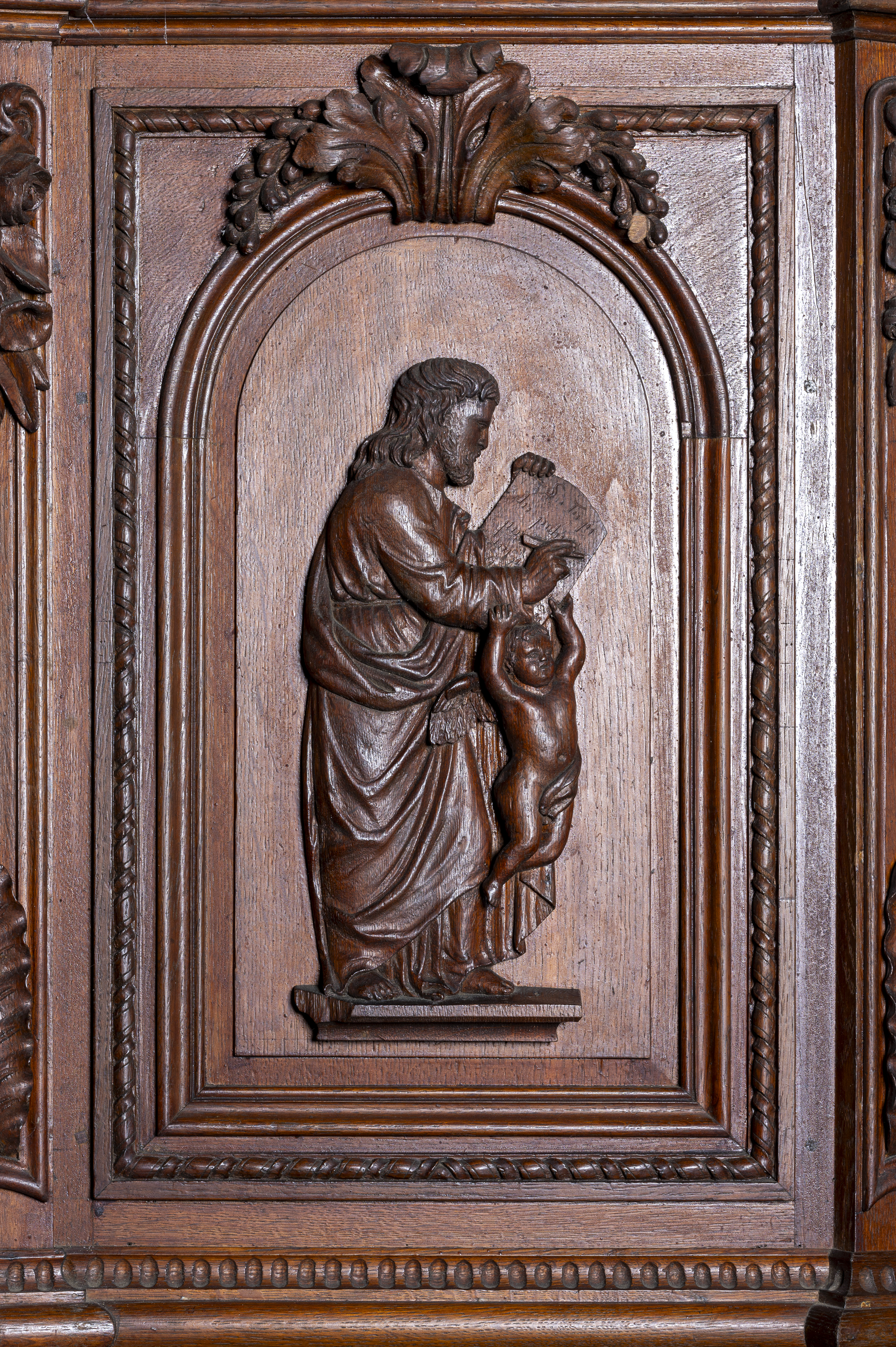 Panneau de la chaire à prêcher : représentation de saint Matthieu. 