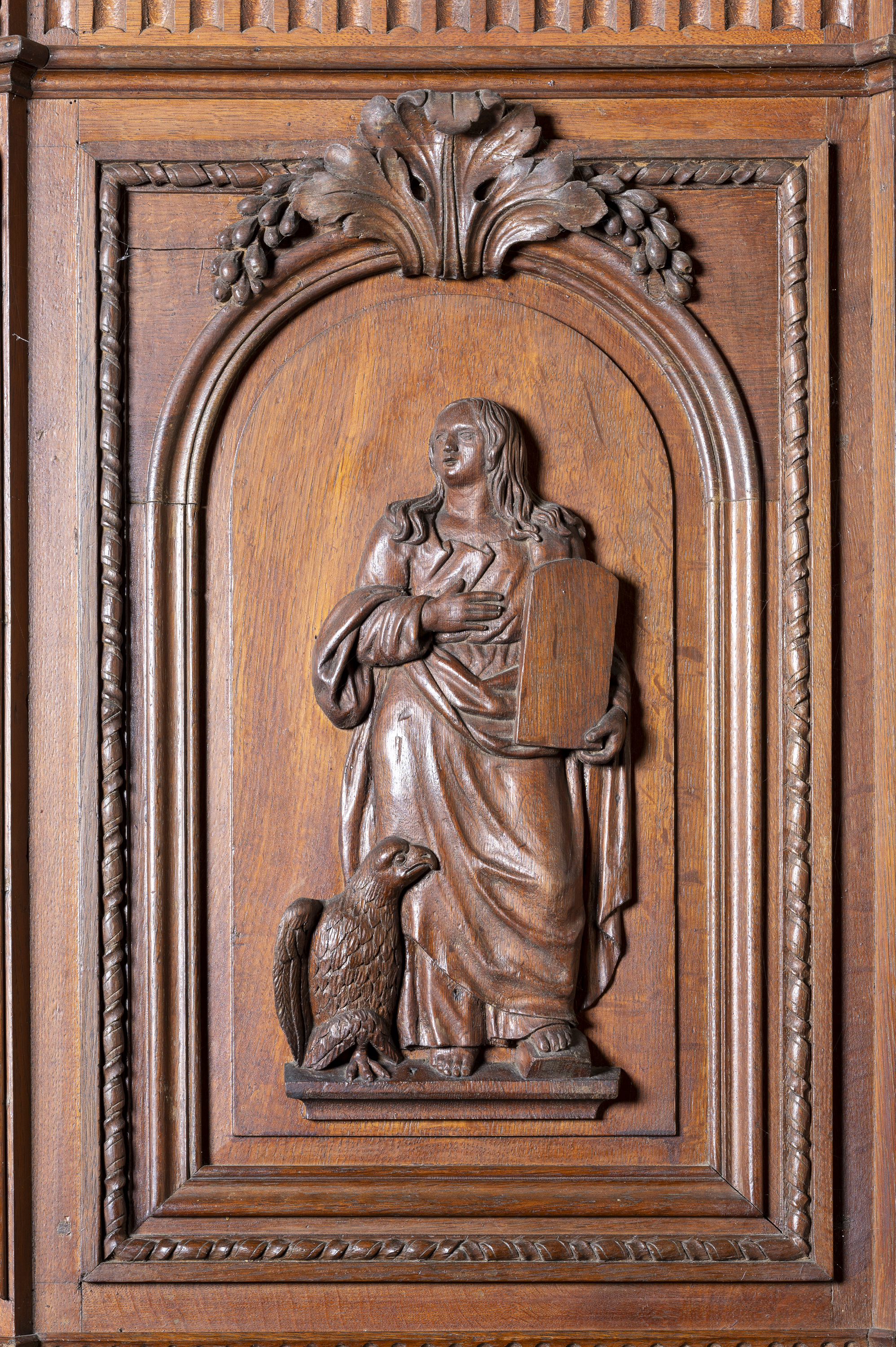 Panneau de la chaire à prêcher : représentation de saint Jean. 