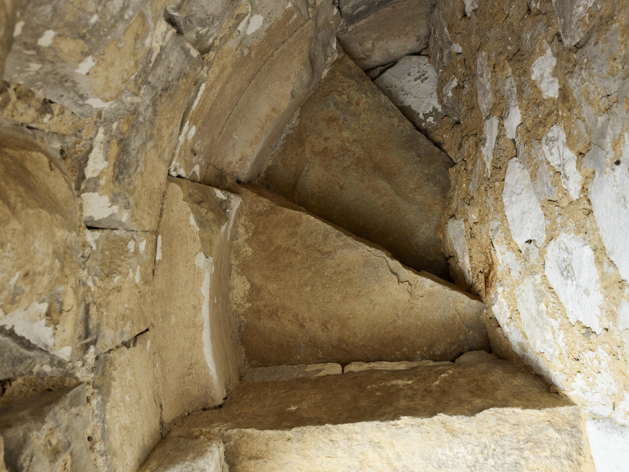Escalier menant à la prison du beffroi.
