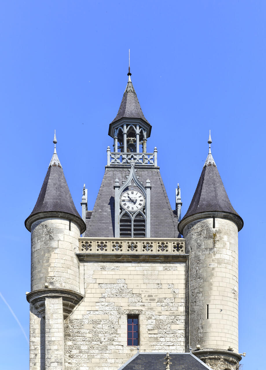 Détail de la couverture du beffroi et de ses tourelles.