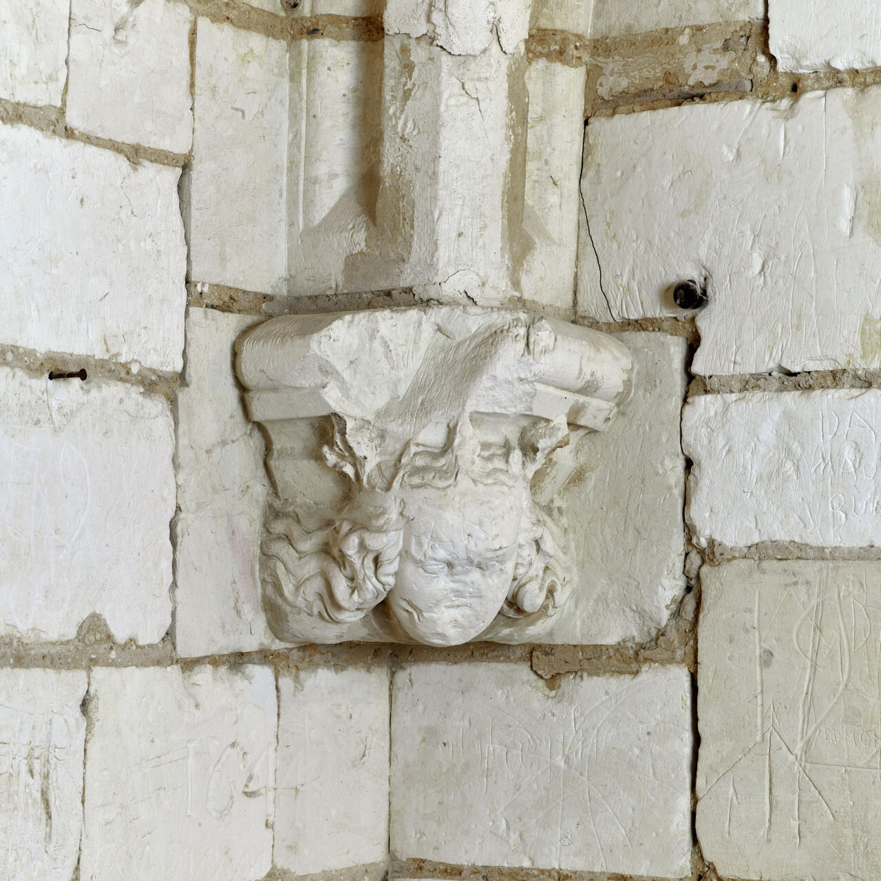 Cul de lampe sculpté de la salle des gardes.