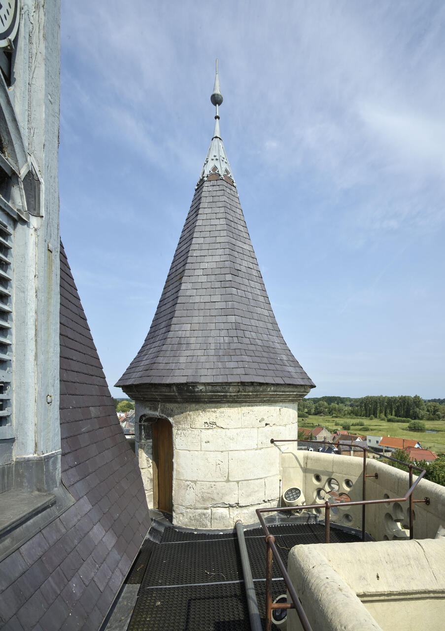 Sommet de la tourelle sud du beffroi.