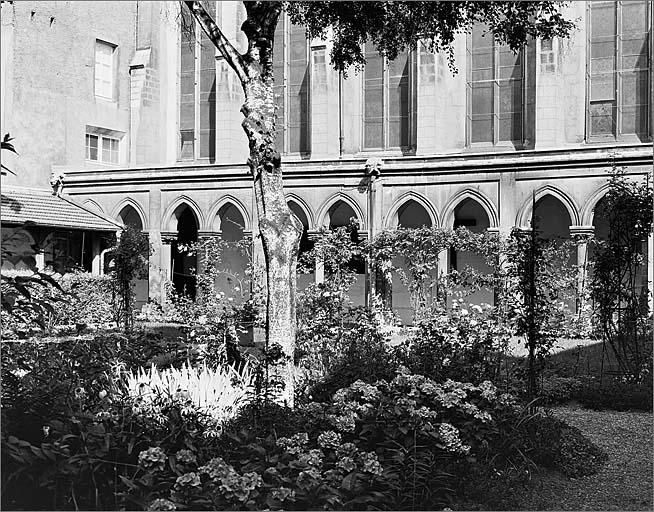 Le cloître (galerie Nord) en 1975.