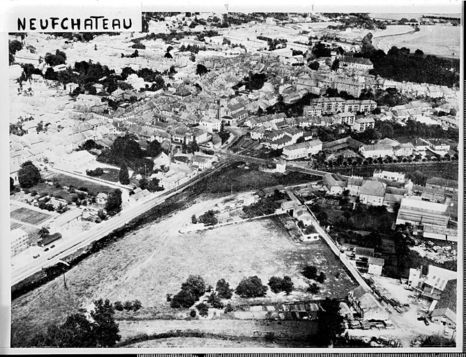 Vue aérienne depuis le sud-ouest.