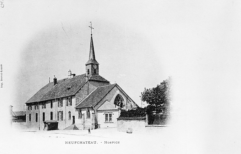 Chapelle et bâtiment adjacent : vue d'ensemble.