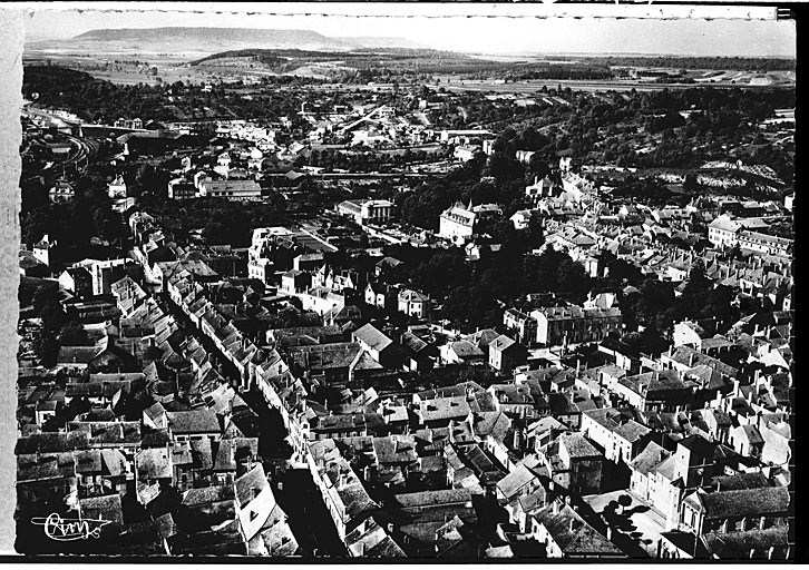 Vue aérienne depuis le sud : (à gauche, la rue de France).