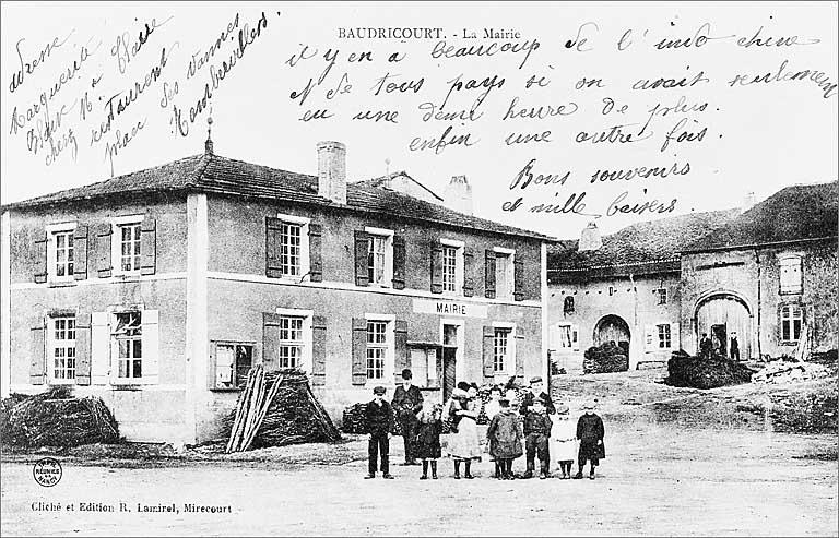 Vue de la rue de la place Saint Onuphre